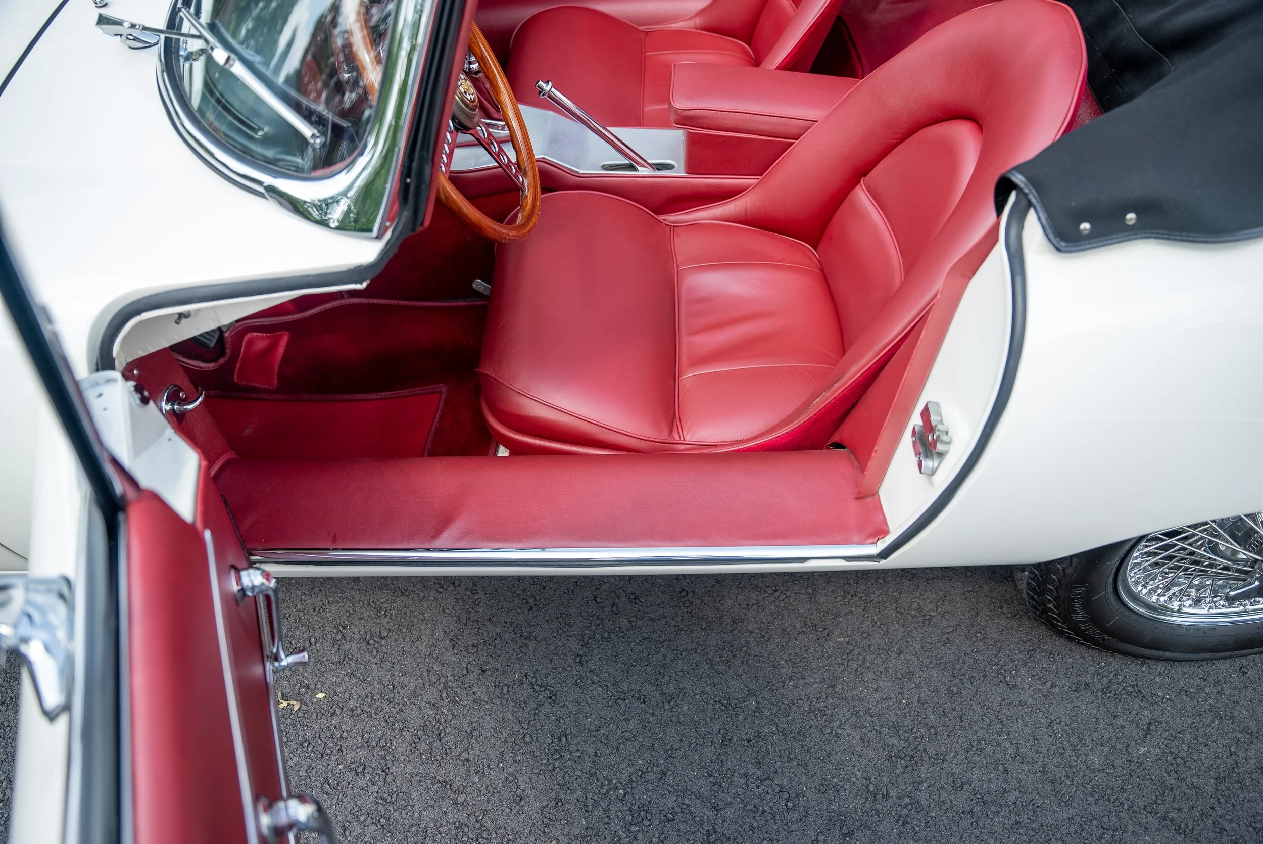 1963 Jaguar XKE ex Feinberg — BOND GROUP